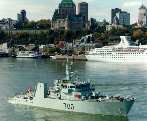 HMCS Kingston off Quebec City.