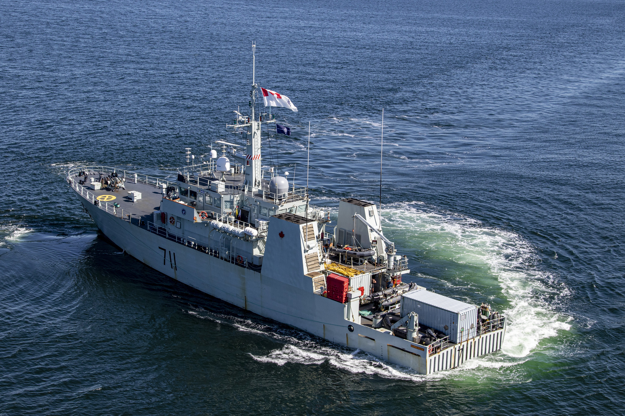 HMCS Summerside turning on the spot, June 16, 2021.